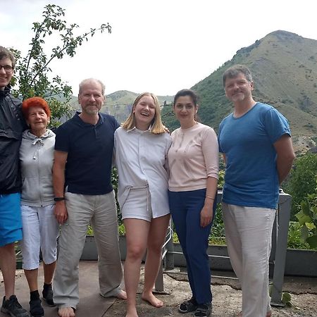 Nnn Guest House Goris Dış mekan fotoğraf