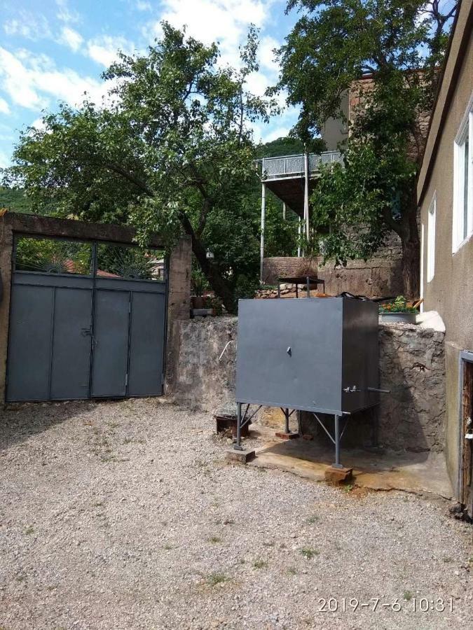 Nnn Guest House Goris Dış mekan fotoğraf