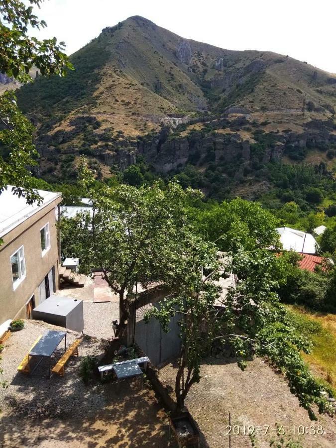 Nnn Guest House Goris Dış mekan fotoğraf