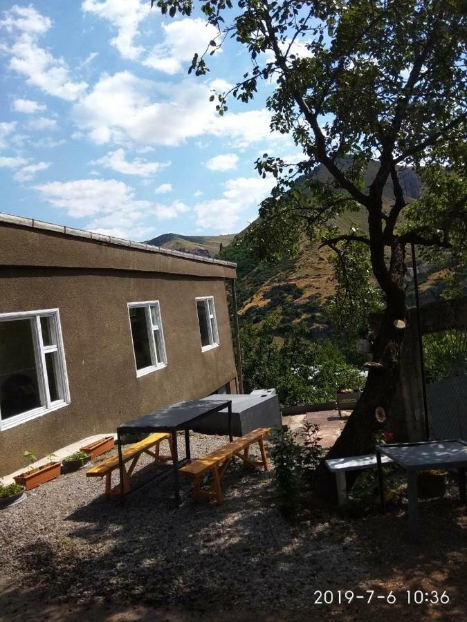 Nnn Guest House Goris Dış mekan fotoğraf