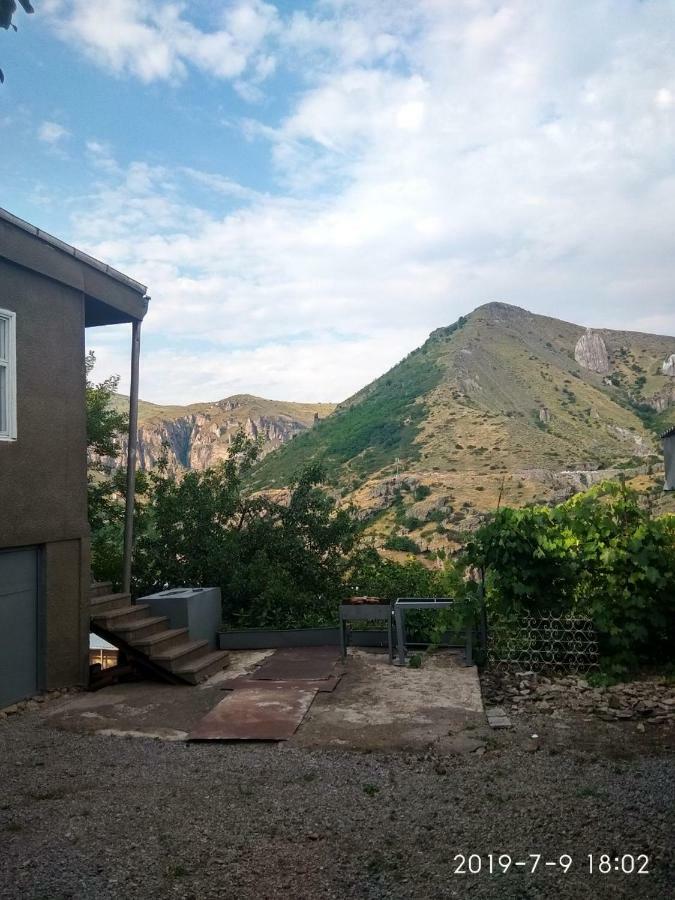 Nnn Guest House Goris Dış mekan fotoğraf