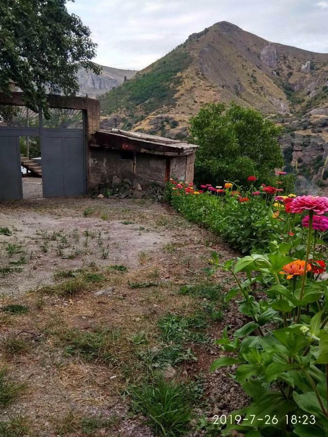 Nnn Guest House Goris Dış mekan fotoğraf
