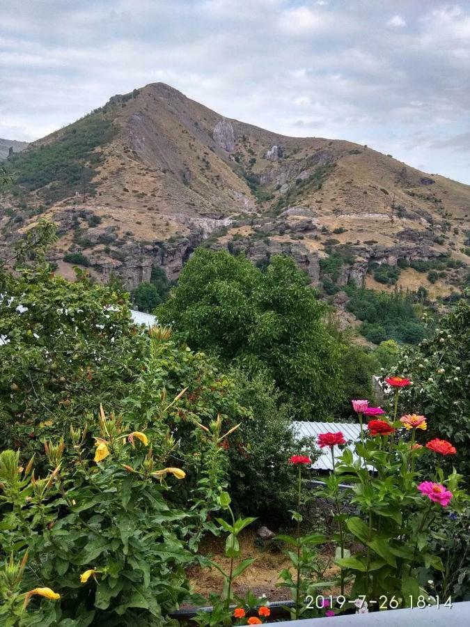 Nnn Guest House Goris Dış mekan fotoğraf