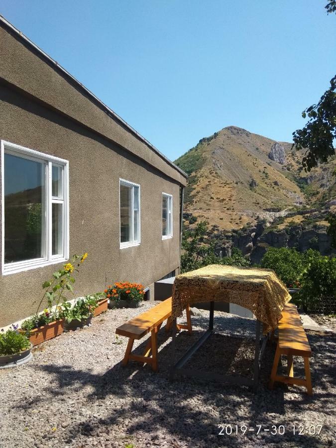 Nnn Guest House Goris Dış mekan fotoğraf