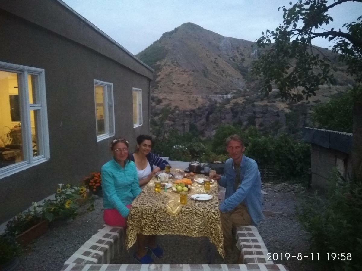 Nnn Guest House Goris Dış mekan fotoğraf
